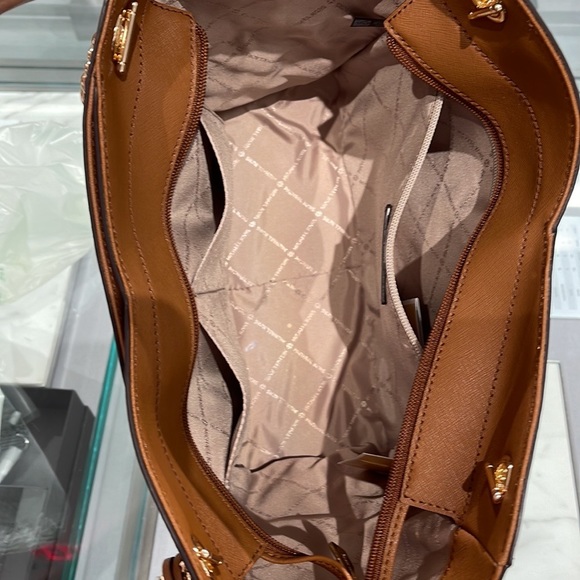 Michael Kors Jet Set Travel Large Chained Tote Shoulder Bag MK Luggage 
NWT - Picture 4 of 16